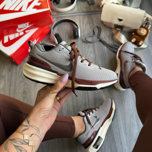 Tênis Feminino Nike ZoomX Invincible Run 3 Marrom