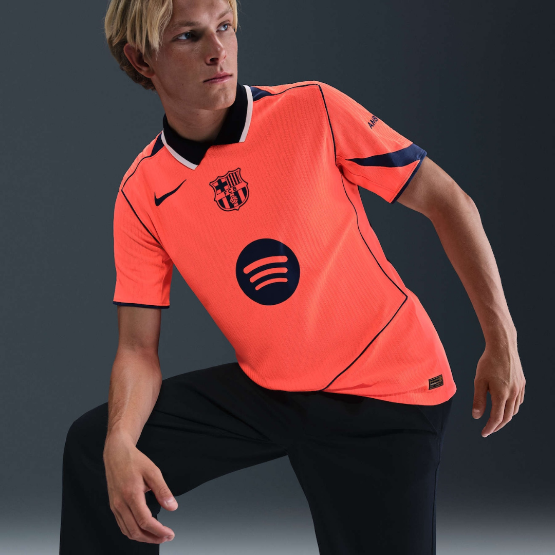 Camisa Barcelona III 2025/26 Nike Total 90 Torcedor Masculina