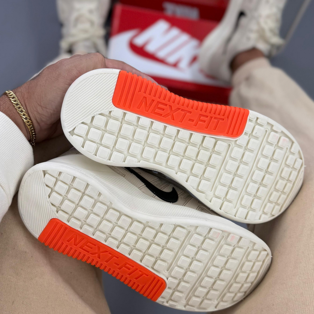 Tênis Masculino Nike Voltrix Bege e Laranja