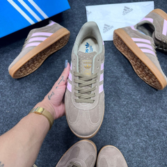 Tênis Feminino Adidas Gazelle Taupé Suspiro
