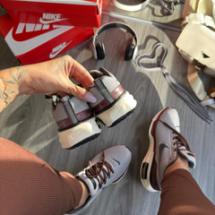 Tênis Feminino Nike ZoomX Invincible Run 3 Marrom