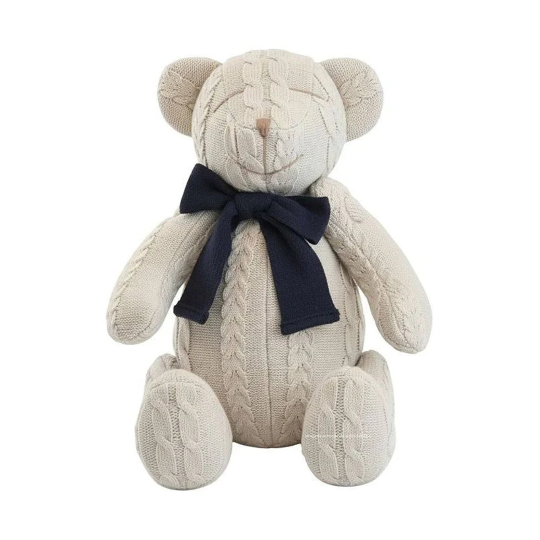 Urso de Tricot Bege Ninive com laço azul marinho